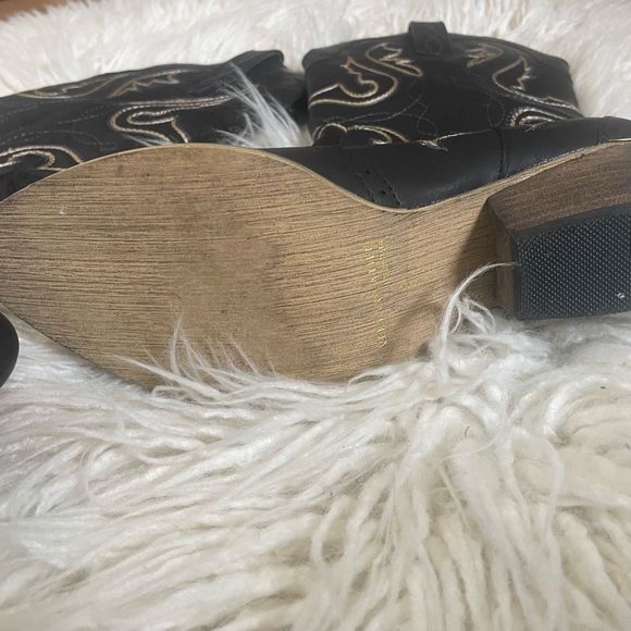 Very Volatile Los Angeles Embroidered Cowboy Boots with Leopard Print Interior - Picture 2 of 9